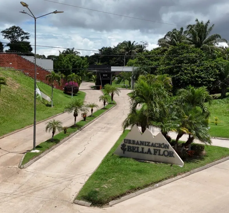 728 m² lot for sale in the Bella Flor gated community, Urubó: foto 3 de 5