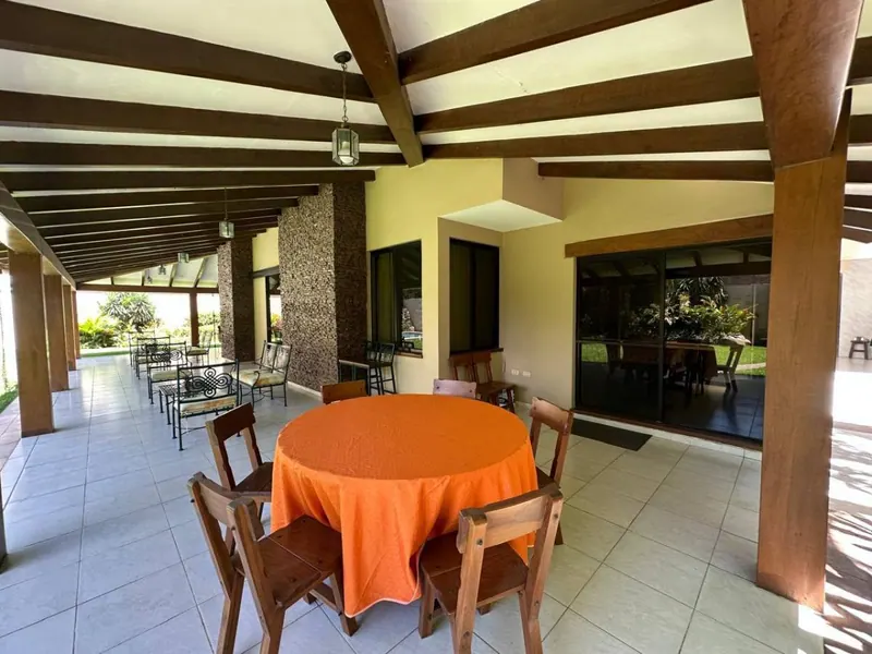 Corner house for sale in Equipetrol, 845.56 m² lot: foto 3 de 9
