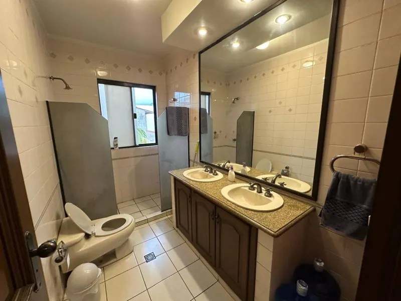 Corner house for sale in Equipetrol, 845.56 m² lot: foto 7 de 9