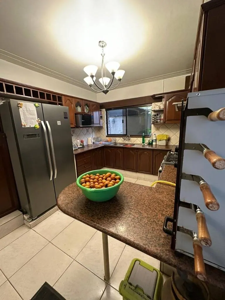 Corner house for sale in Equipetrol, 845.56 m² lot: foto 9 de 9