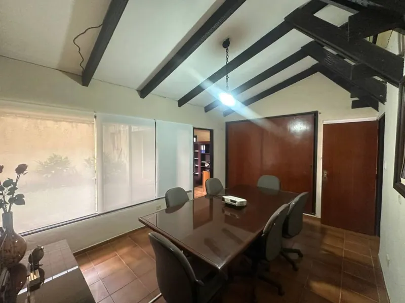 House for sale in Equipetrol, Los Nogales street, 450 m²: foto 4 de 12