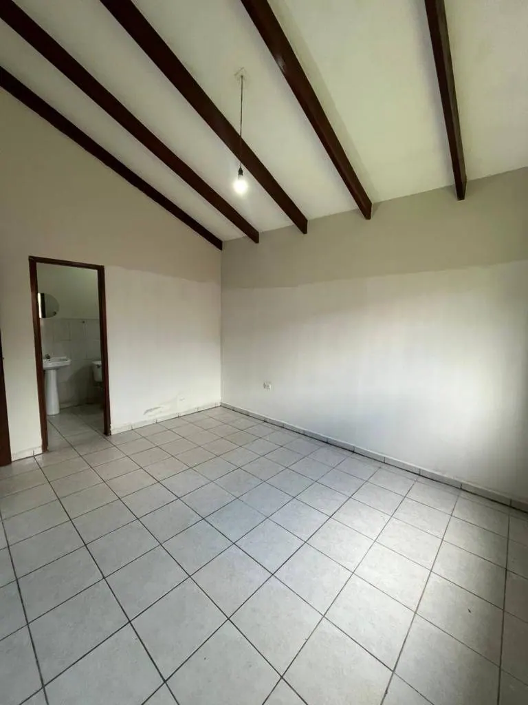 Casa en esquina en anticrético en la urbanización Nueva Esperanza: foto 12 de 31