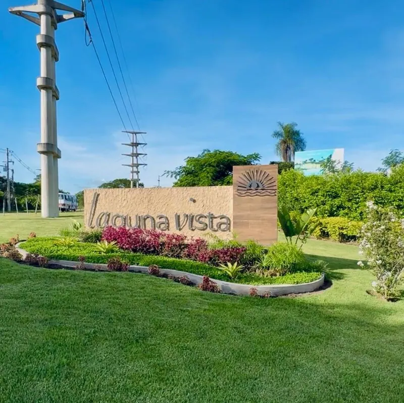 813.95 m² lot for sale in the Laguna Vista gated community, Urubó: foto 1 de 8