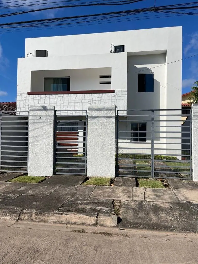 Casa de dos plantas en venta en el condominio Remanso I, Zona Norte: foto 1 de 15