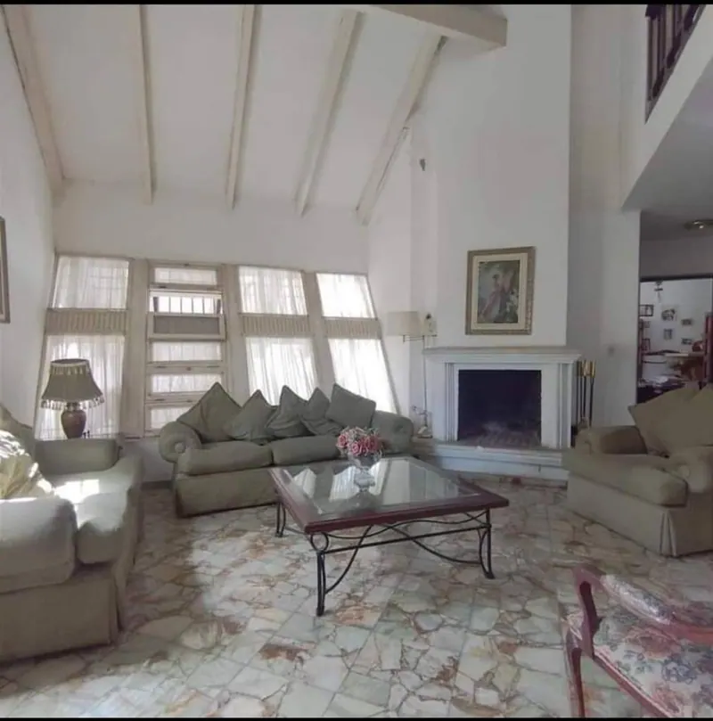 Casa con departamento independiente en venta en la Av. San Aurelio: foto 1 de 10