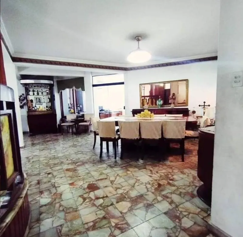 Casa con departamento independiente en venta en la Av. San Aurelio: foto 2 de 10