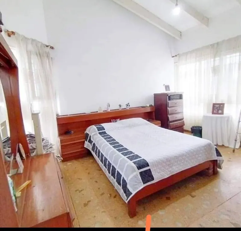 Casa con departamento independiente en venta en la Av. San Aurelio: foto 6 de 10