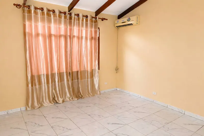 Casa de 4 dormitorios en venta en la Zona Este, Canal Cotoca: foto 5 de 11