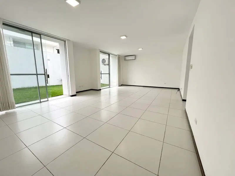 4-bedroom house for rent in Villa de las Mercedes: foto 3 de 16