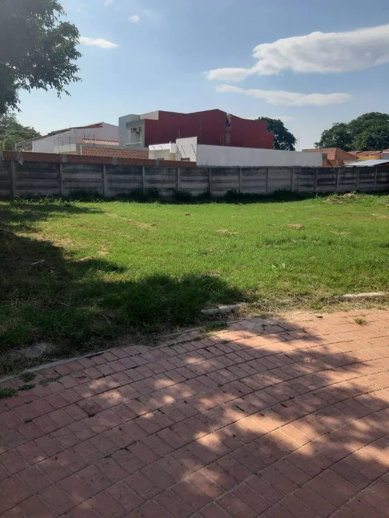 Terreno de 635,52 m² en venta en la urbanización Los Nonis: foto 1 de 5