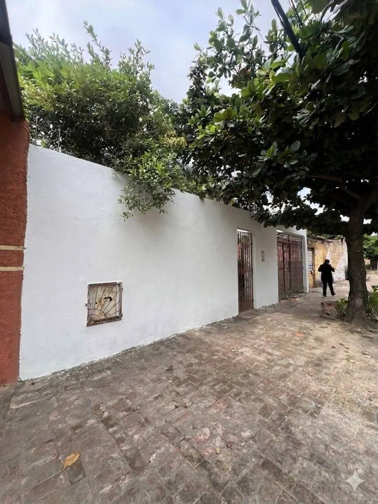 House with mixed-use lot for sale on Av. Bolivia: foto 1 de 8