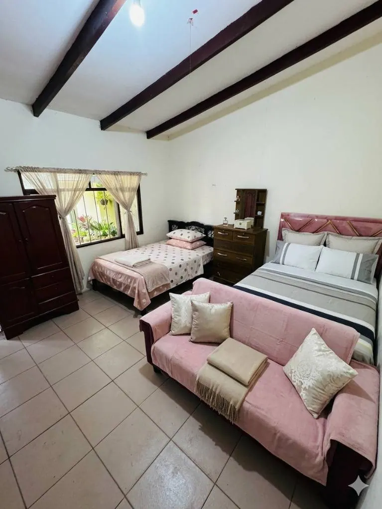 House with mixed-use lot for sale on Av. Bolivia: foto 4 de 8