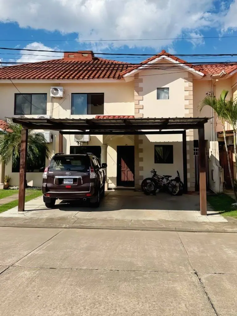 3-bedroom house for sale in the Bavaria gated community, North Zone: foto 1 de 18