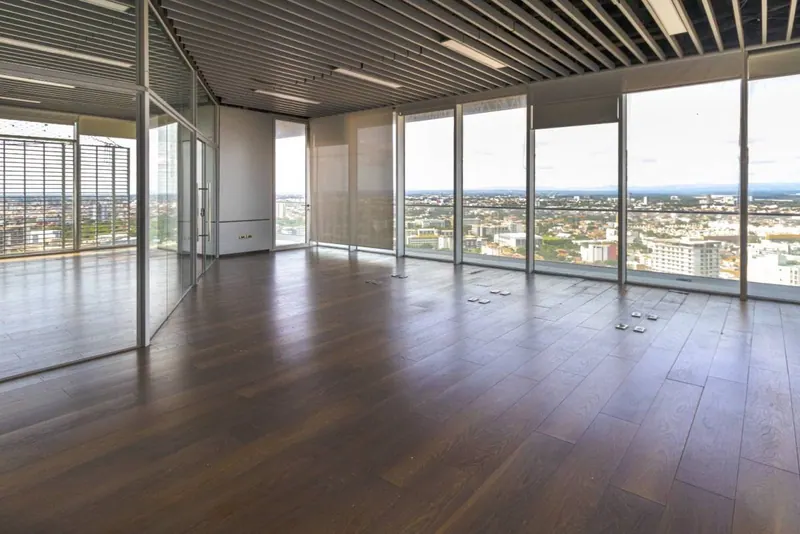 Oficina de 112 m² en venta en Ambassador Business Center, Equipetrol: foto 4 de 11
