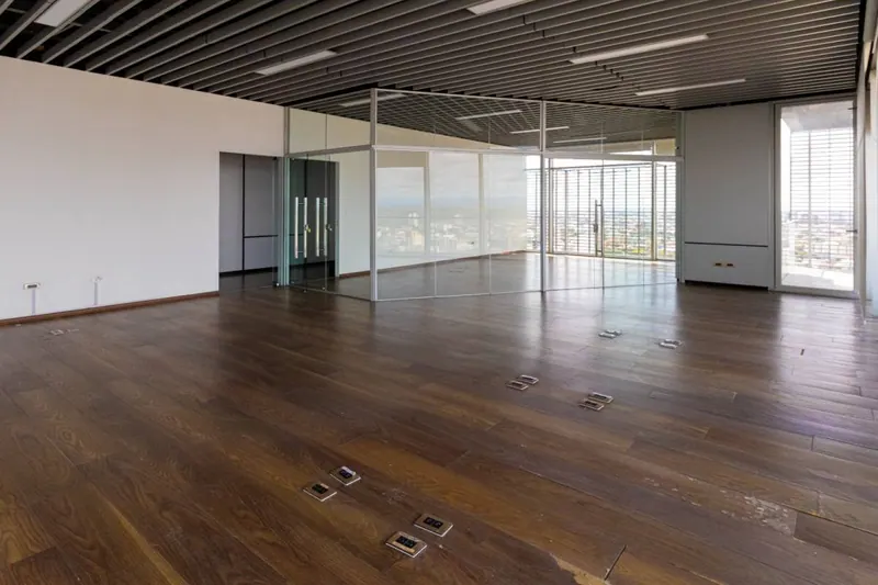 Oficina de 112 m² en venta en Ambassador Business Center, Equipetrol: foto 5 de 11