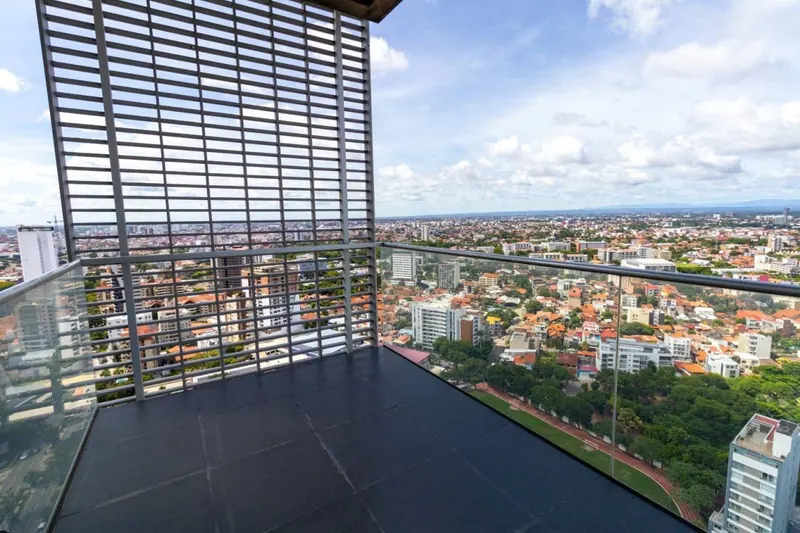 Oficina de 112 m² en venta en Ambassador Business Center, Equipetrol: foto 6 de 11