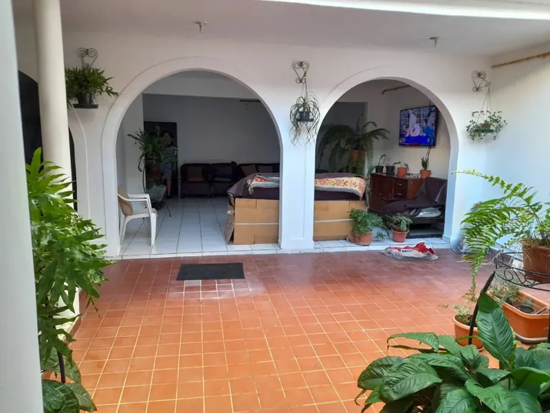 4-bedroom house with 2 commercial spaces for sale on Sucre street: foto 2 de 9