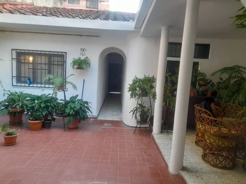 4-bedroom house with 2 commercial spaces for sale on Sucre street: foto 3 de 9
