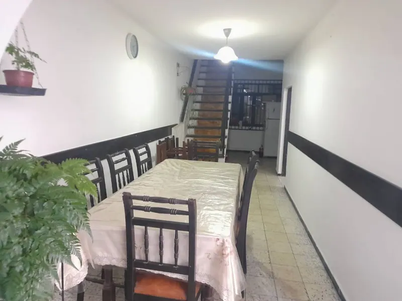 4-bedroom house with 2 commercial spaces for sale on Sucre street: foto 5 de 9