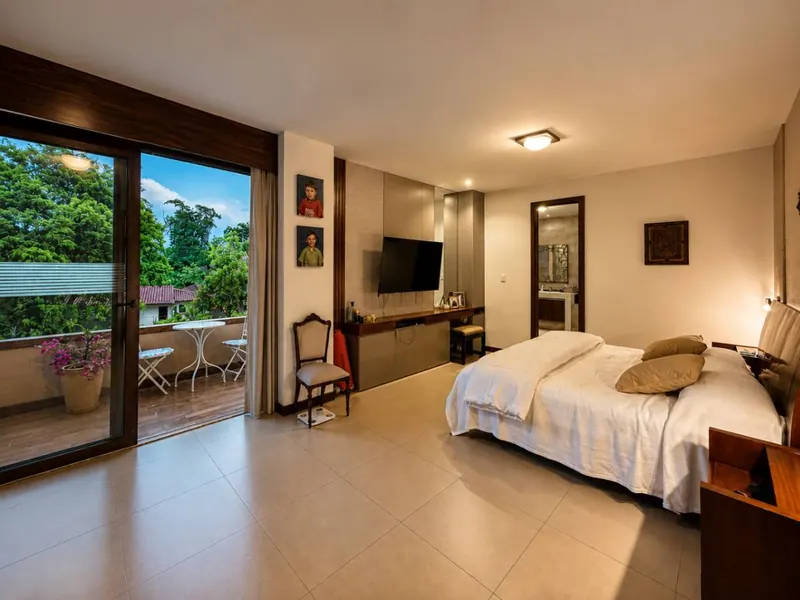 House for sale in Urubó Golf with pool and independent apartment: foto 7 de 54