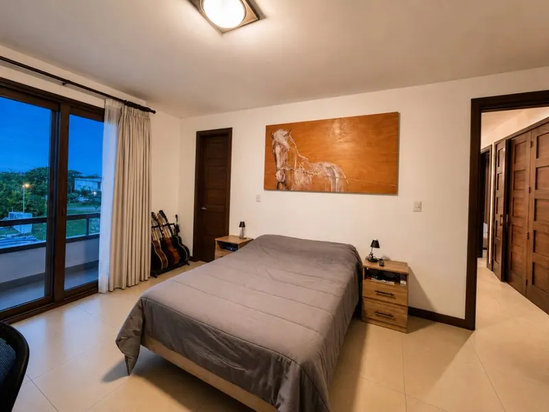 House for sale in Urubó Golf with pool and independent apartment: foto 10 de 54
