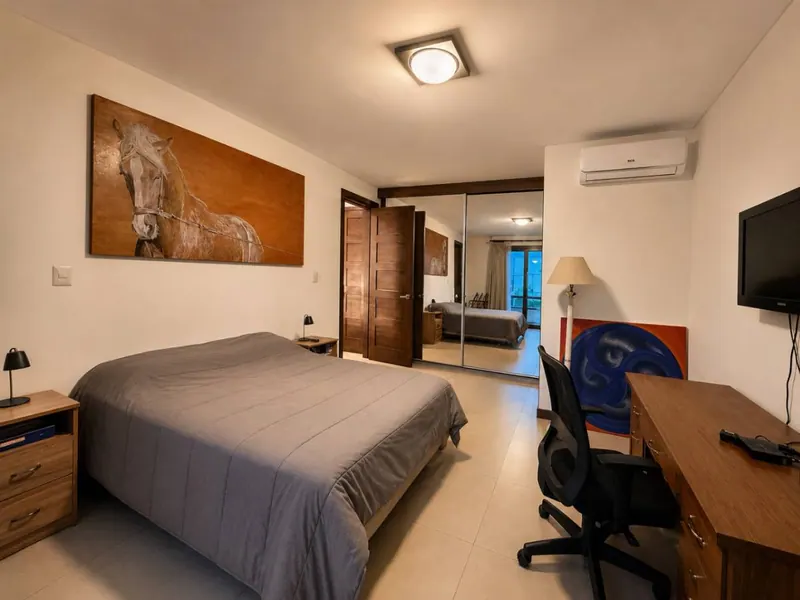 House for sale in Urubó Golf with pool and independent apartment: foto 12 de 54