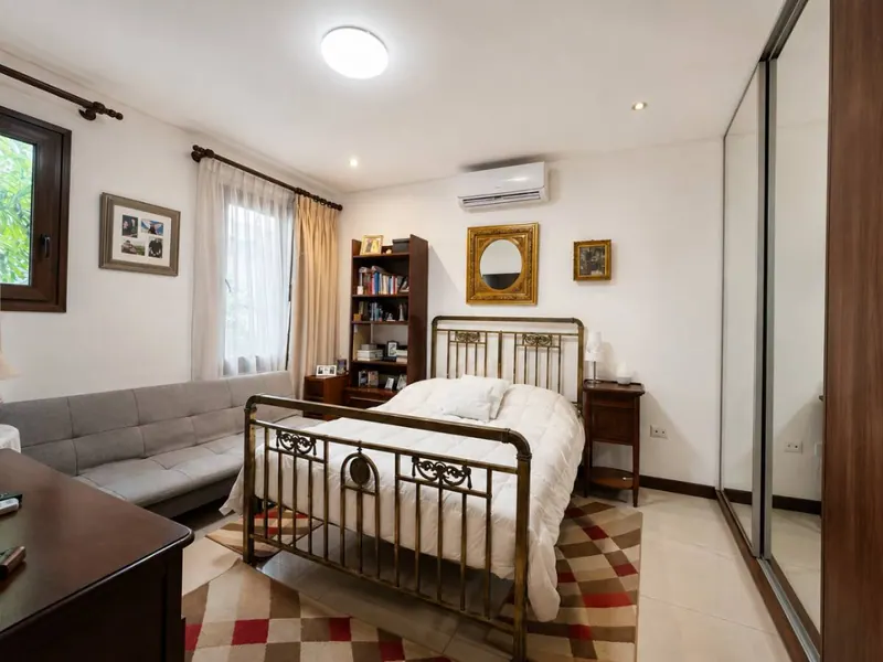 House for sale in Urubó Golf with pool and independent apartment: foto 15 de 54