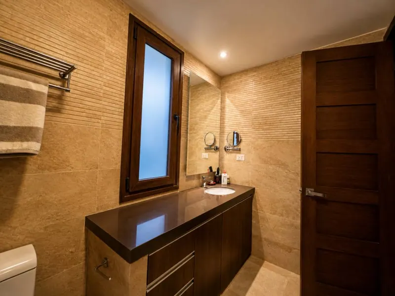 House for sale in Urubó Golf with pool and independent apartment: foto 17 de 54
