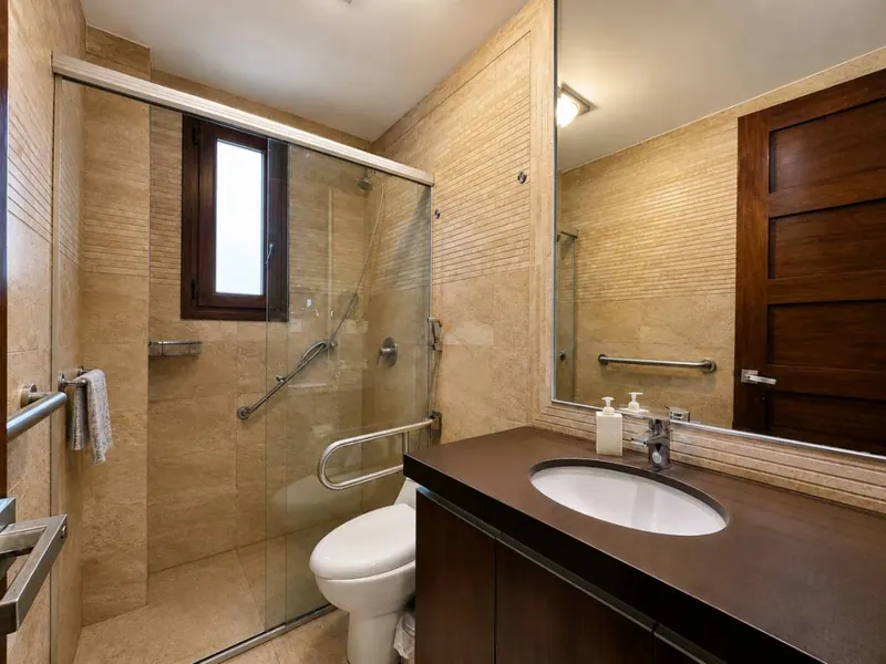 House for sale in Urubó Golf with pool and independent apartment: foto 21 de 54