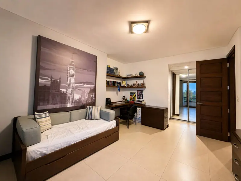 House for sale in Urubó Golf with pool and independent apartment: foto 22 de 54