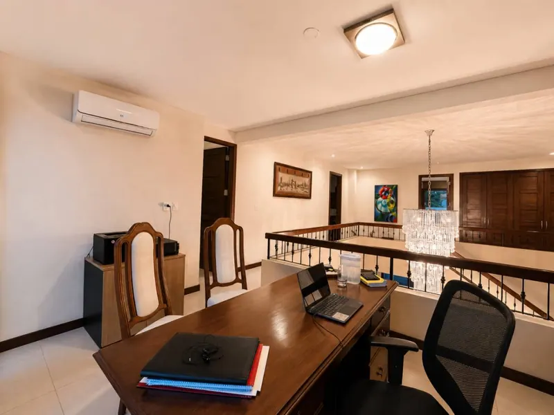 House for sale in Urubó Golf with pool and independent apartment: foto 25 de 54