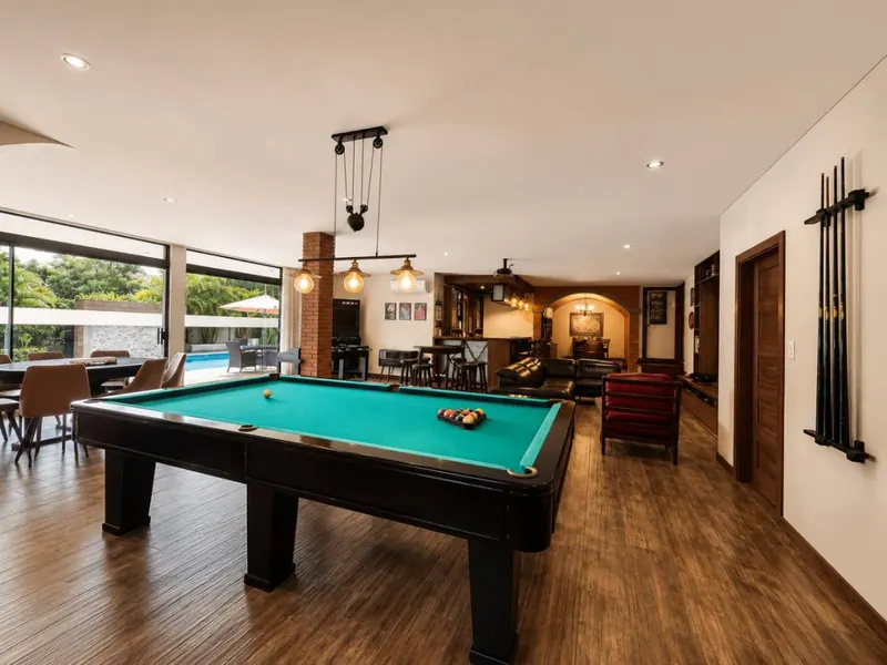 House for sale in Urubó Golf with pool and independent apartment: foto 41 de 54