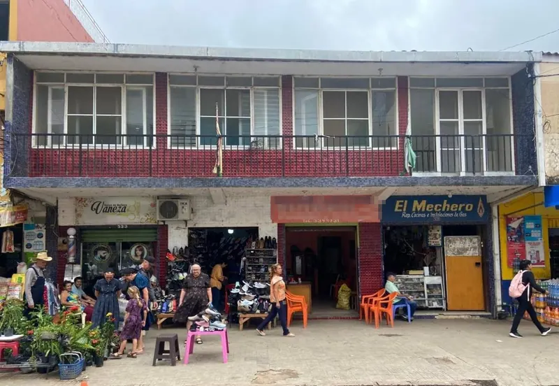 Locales comerciales y 3 departamentos en venta en el centro, Los Pozos: foto 2 de 5