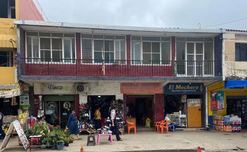 Locales comerciales y 3 departamentos en venta en el centro, Los Pozos: foto 3 de 5