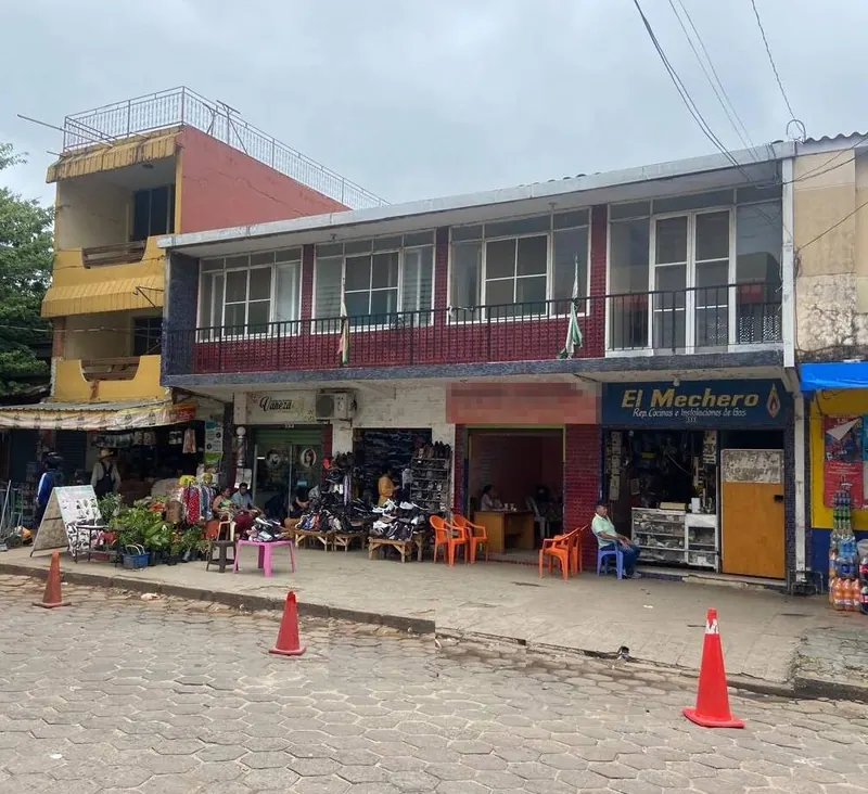 Locales comerciales y 3 departamentos en venta en el centro, Los Pozos: foto 1 de 5