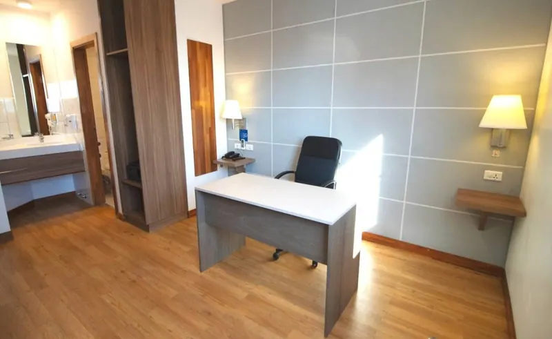 23 m² office for rent in Equipetrol, LP building: foto 4 de 4