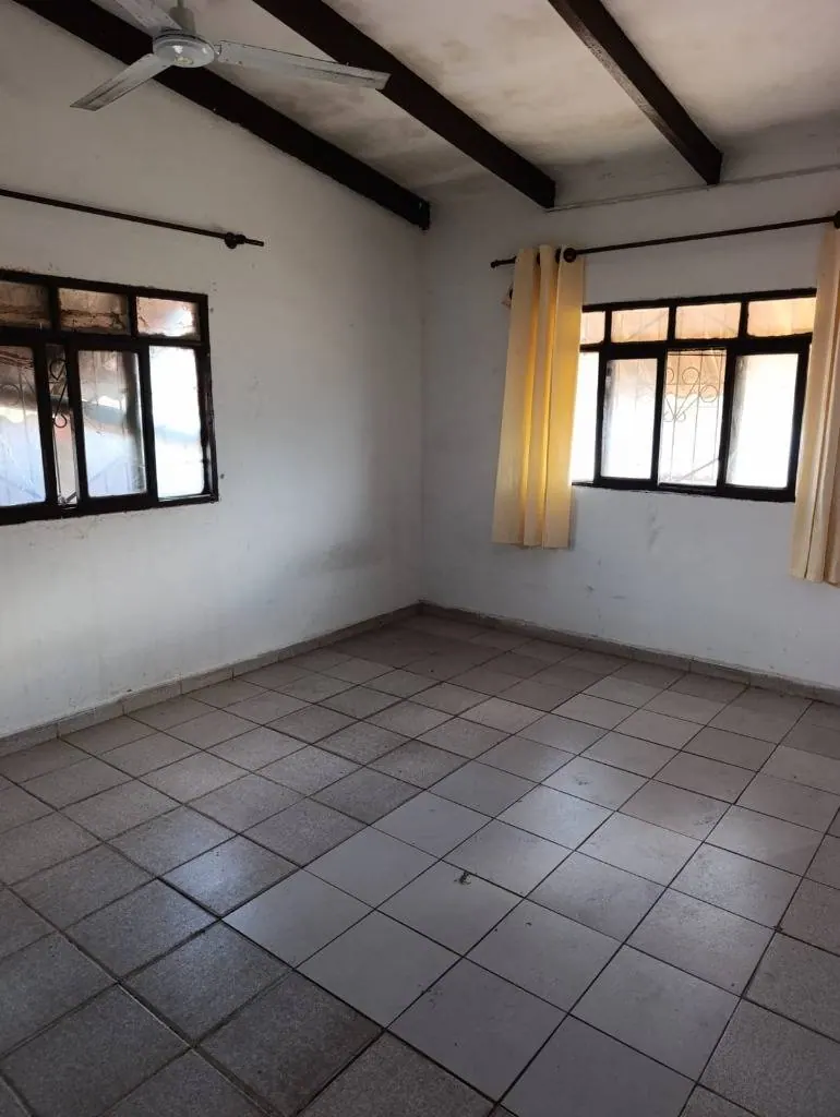 Casa comercial con 12 habitaciones en venta sobre Av. Tres Pasos: foto 7 de 8