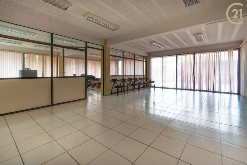 Edificio corporativo de 4 niveles en venta en la Zona Oeste: foto 4 de 14