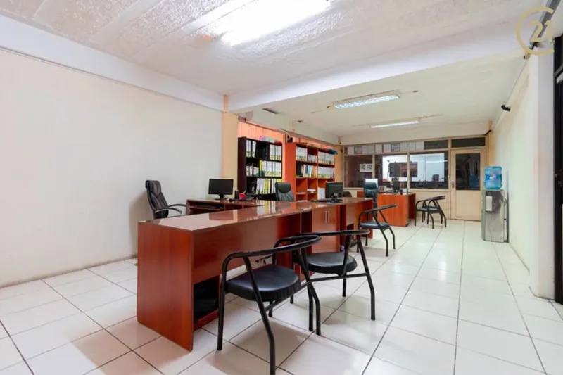 Edificio corporativo de 4 niveles en venta en la Zona Oeste: foto 6 de 14