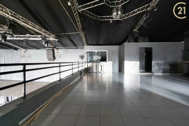 Edificio corporativo de 4 niveles en venta en la Zona Oeste: foto 7 de 14