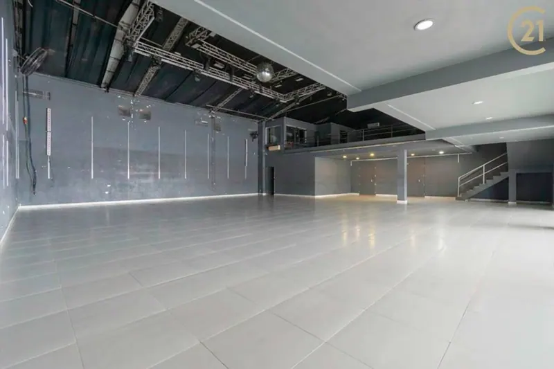 Edificio corporativo de 4 niveles en venta en la Zona Oeste: foto 8 de 14