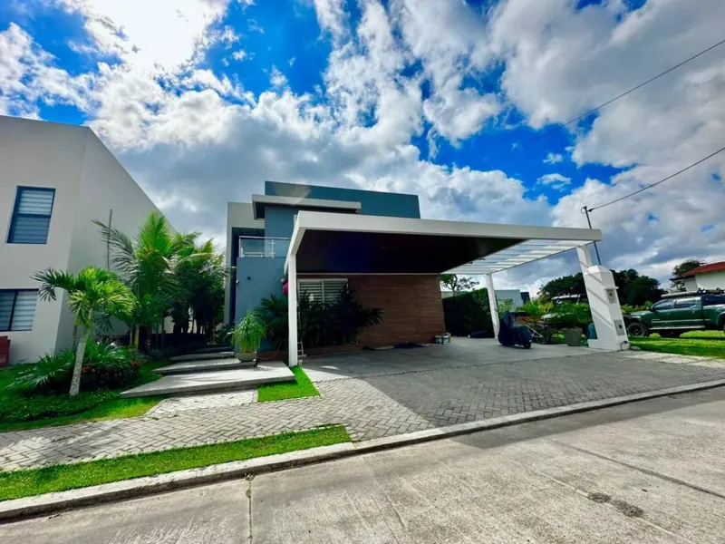 4-bedroom house for sale in the Santa Cruz la Vieja gated community: foto 1 de 21