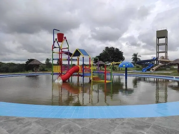 Terreno de 300 m² en venta en el Urubó, Complejo Campestre Urubó 1: foto 1 de 10