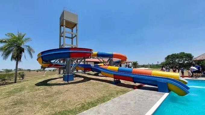 Terreno de 300 m² en venta en el Urubó, Complejo Campestre Urubó 1: foto 2 de 10