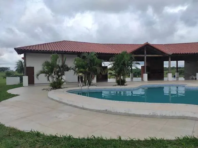 Terreno de 300 m² en venta en el Urubó, Complejo Campestre Urubó 1: foto 5 de 10
