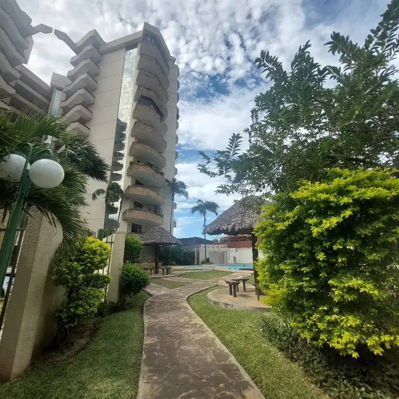 Departamento en venta en el condominio San Marino, Zona Oeste