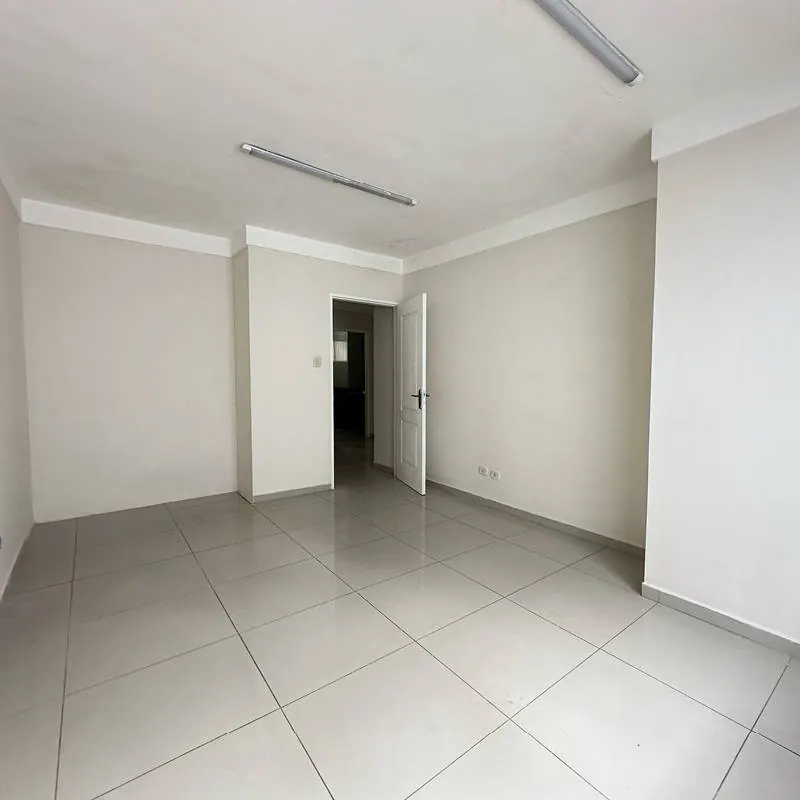 Edificio corporativo de 3 plantas en venta sobre la Av. La Salle: foto 4 de 17