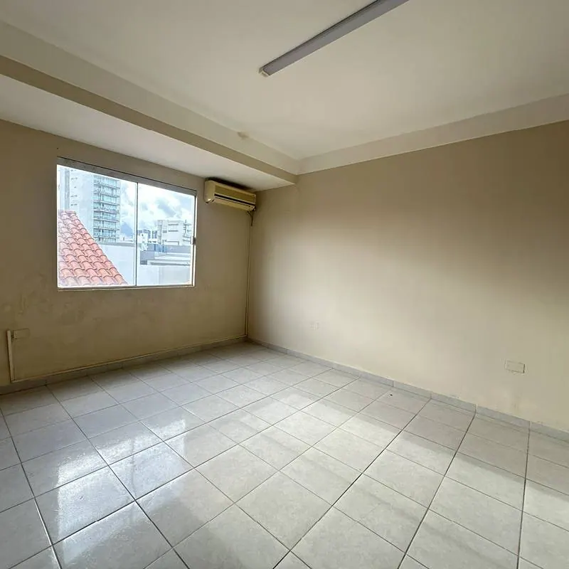 Edificio corporativo de 3 plantas en venta sobre la Av. La Salle: foto 12 de 17