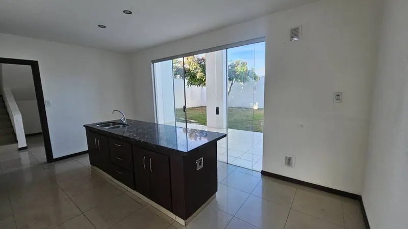 Casa en condominio en venta en la Zona Este: foto 1 de 19