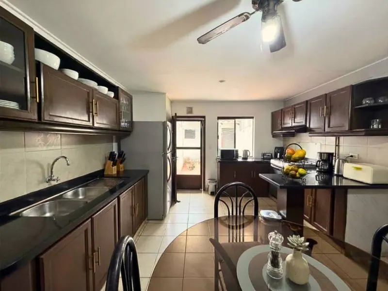 3-bedroom house for sale in the Los Mangos gated community, Av. Banzer: foto 9 de 27
